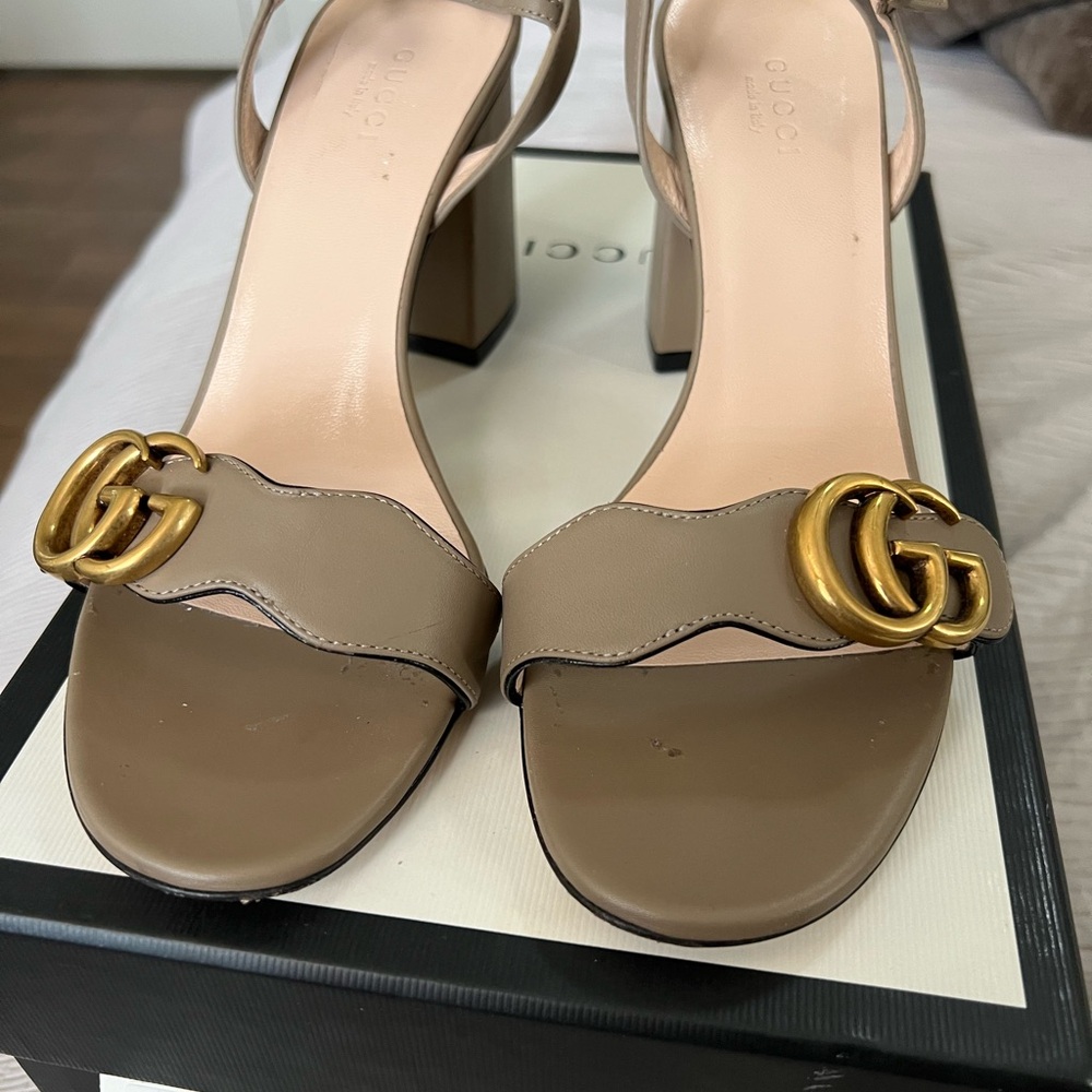 Gucci Women's Beige Heels with Gold Buckle